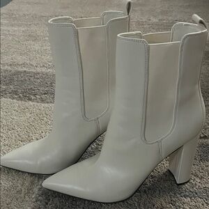 Marc Fisher Cream Heeled Pointed Toe Elastic Sides Chic Boots Size 10 Worn 1x